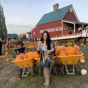 Meet your Posher, Abigail